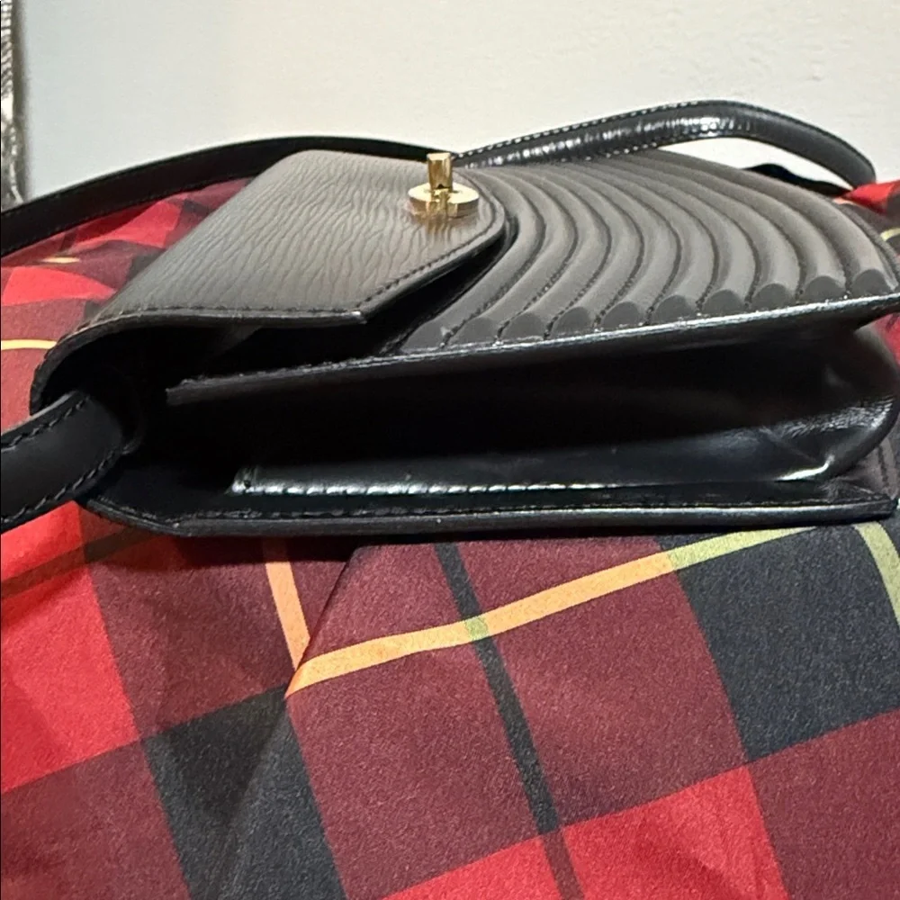 Louis Vuitton Authenticated Rare Vintage Black Epi Leather Tilsitt Shoulder Bag
